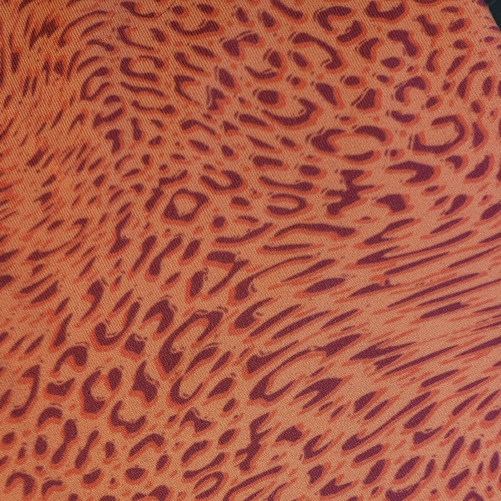 Reebok High-Waist Peach & Plum Leopard Print Capris | Women | Medium - Picture 7 of 10